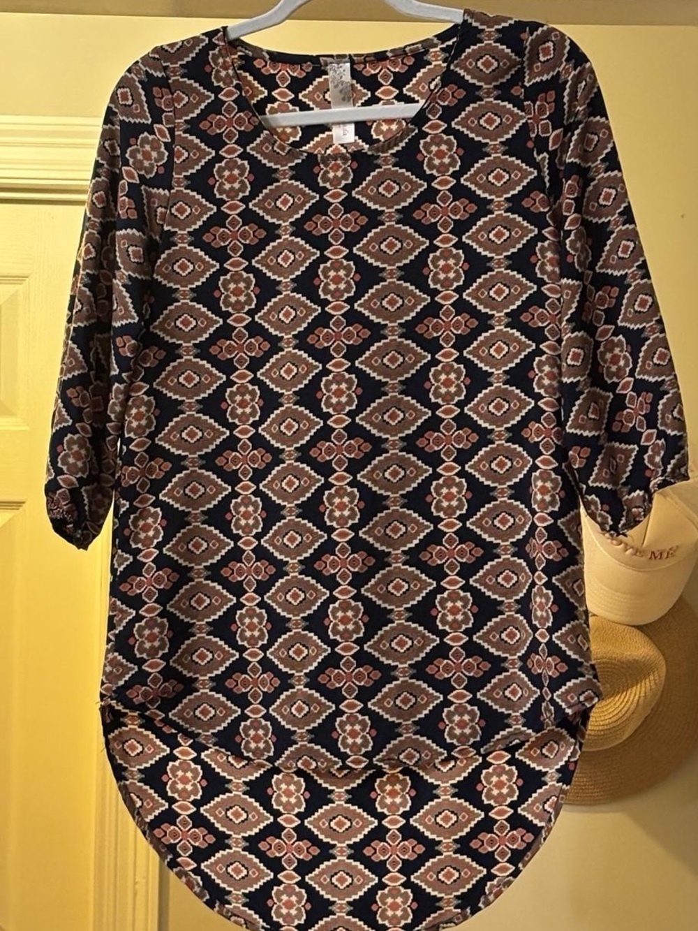 Yahada USA Geometric Print High Low Blouse Small Navy Boho 3/4 Sleeve Top
